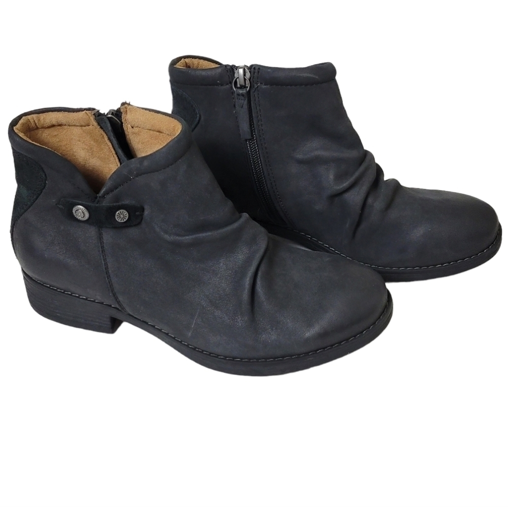 Comfortiva Tarrant Black Leather Slouch Ankle Booties Side Zip Size 6 Comfort